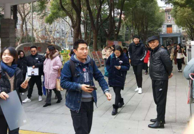“全力构建衔接“一带一路”高水平开放平台和革新快速发展先行区”