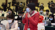 “这几位老人的故事，让人肃然起敬！”
